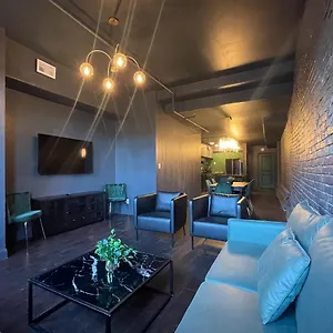 Holiday home Luxury Escape & Peaceful Retreat By Hollyhock, Louisville
