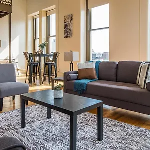 Apartment Frontdesk Whiskey Row Lofts Downtown, Louisville
